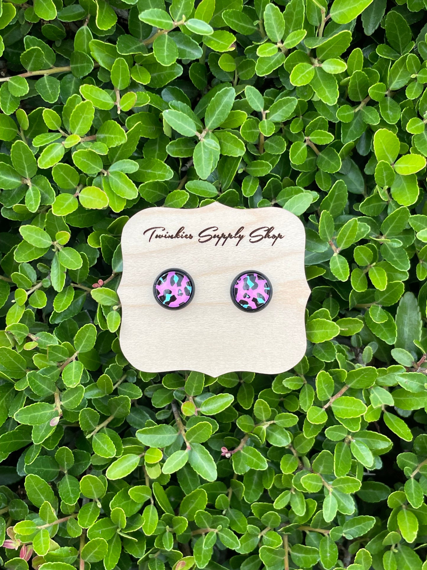 10mm Fuchsia Leopard Earrings